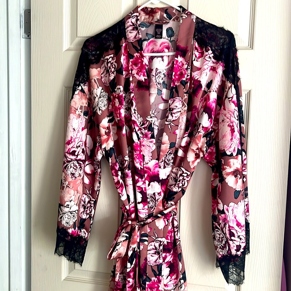 VS Satin robe